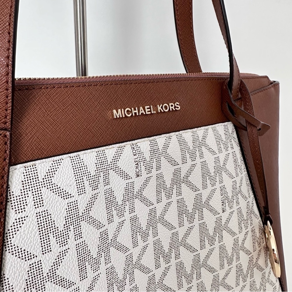 New Michael Kors Maddie Signature Tote  Carryall Bag in Vanilla - Picture 7 of 16
